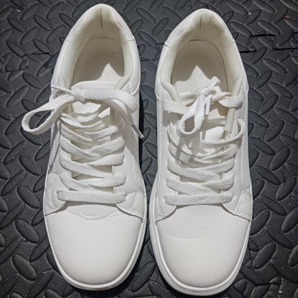 Women White Round Toe Basic Sneakers - Picture 4 of 10